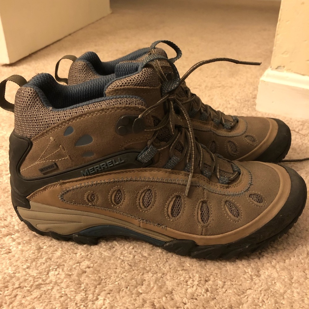 Women’s Merrell Size 10 hiking boots
